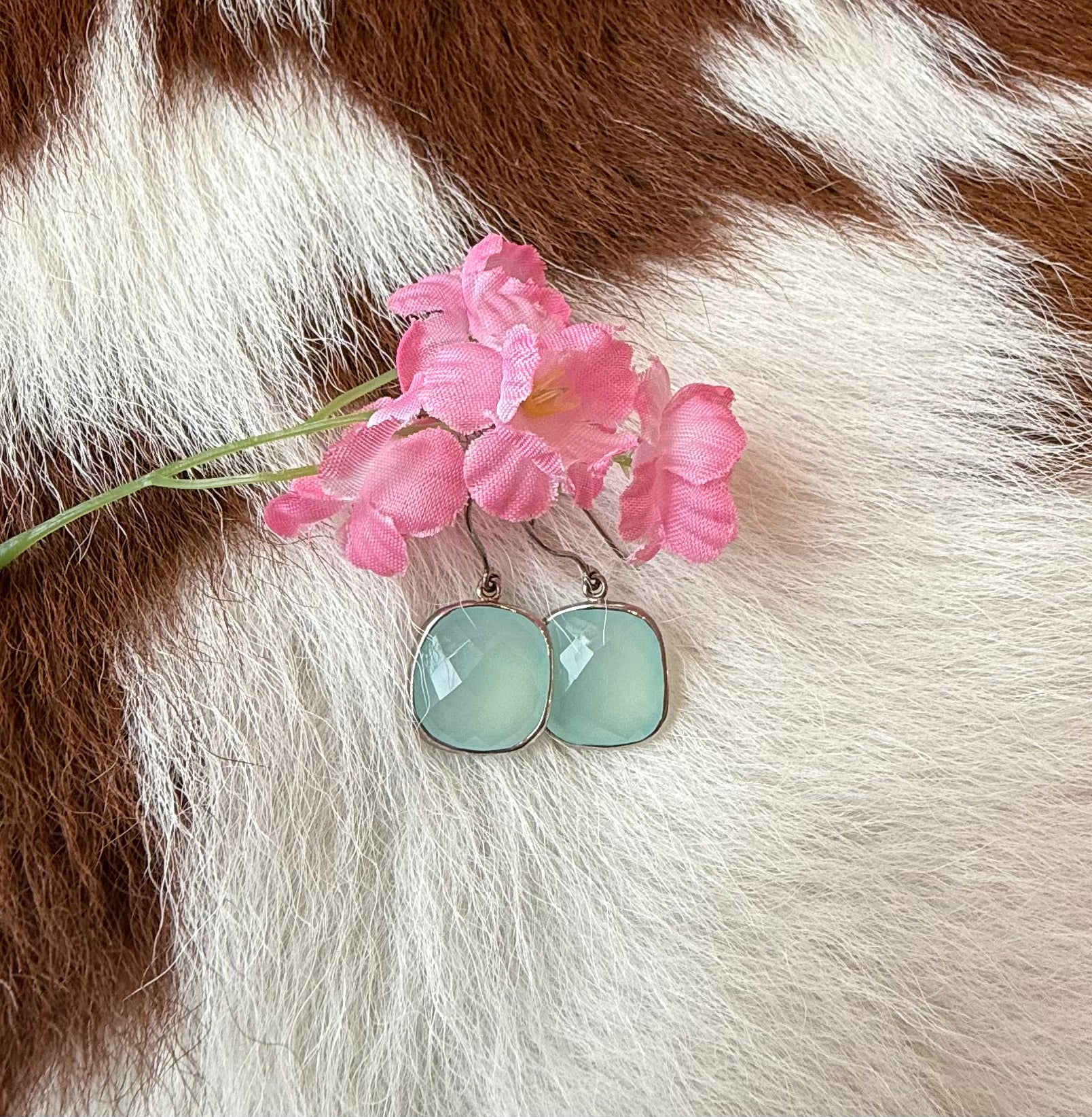 Sterling Silver Light Green Chalcadony Earring