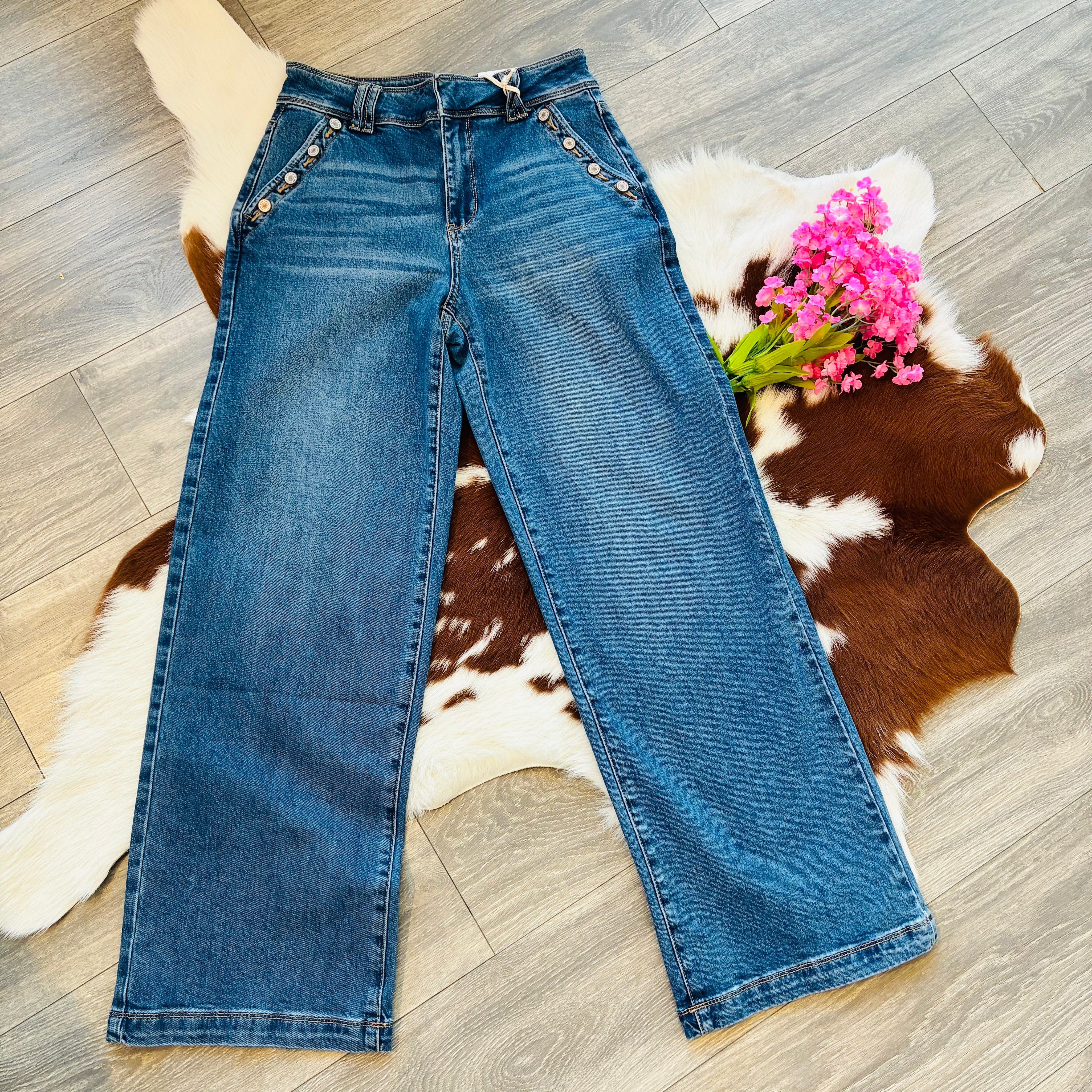 High-Waisted Wide-Leg Jeans with Button Detail: Effortless Style